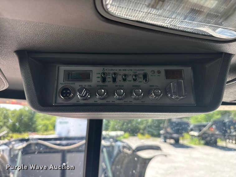 image for item DS3828 2021 Peterbilt 389 semi truck