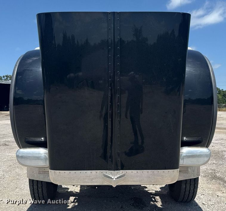 image for item DS3828 2021 Peterbilt 389 semi truck