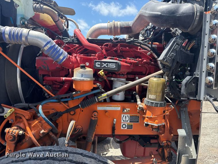 image for item DS3828 2021 Peterbilt 389 semi truck