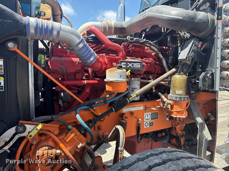 image for item DS3828 2021 Peterbilt 389 semi truck