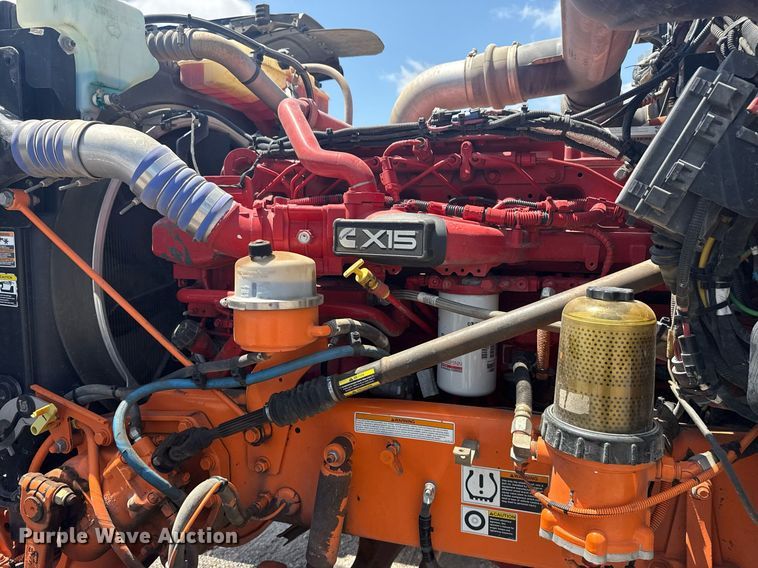 image for item DS3828 2021 Peterbilt 389 semi truck