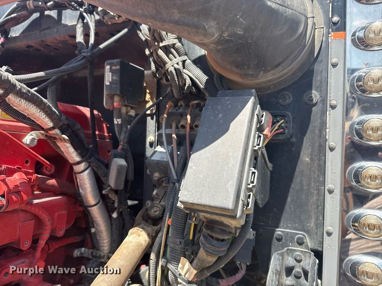 image for item DS3828 2021 Peterbilt 389 semi truck