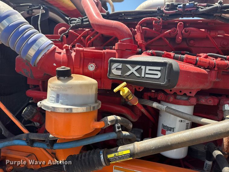 image for item DS3828 2021 Peterbilt 389 semi truck