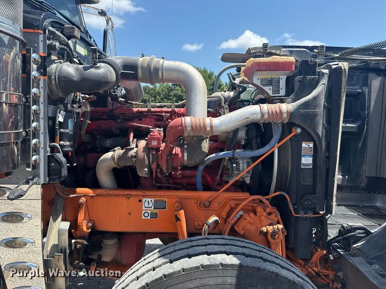 image for item DS3828 2021 Peterbilt 389 semi truck