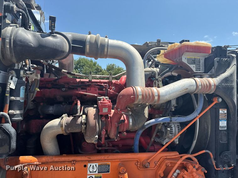 image for item DS3828 2021 Peterbilt 389 semi truck