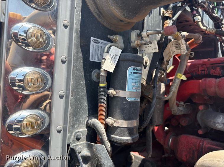 image for item DS3828 2021 Peterbilt 389 semi truck