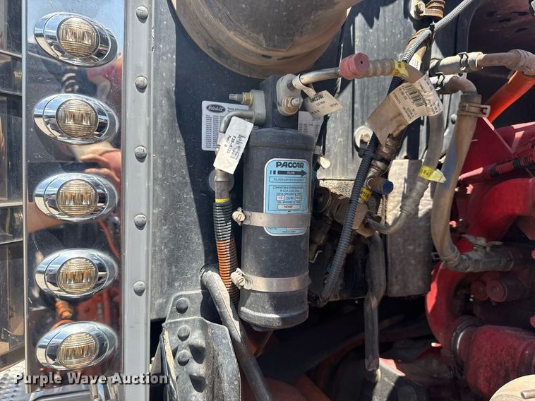 image for item DS3828 2021 Peterbilt 389 semi truck