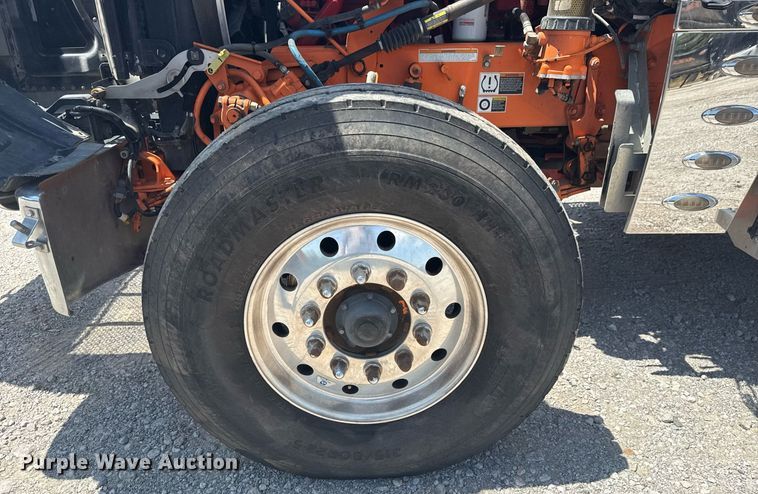 image for item DS3828 2021 Peterbilt 389 semi truck