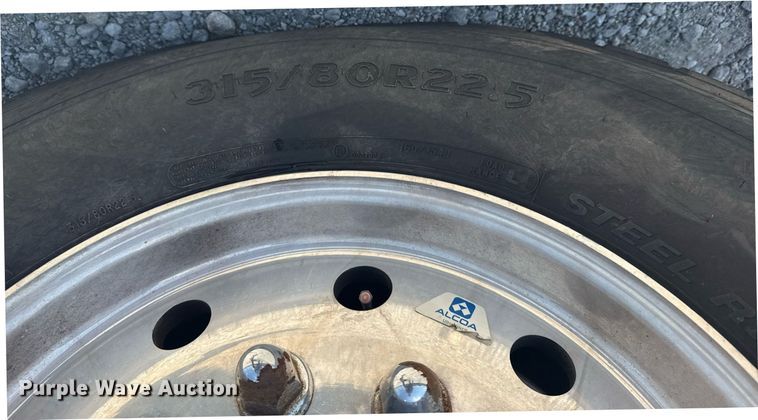 image for item DS3828 2021 Peterbilt 389 semi truck