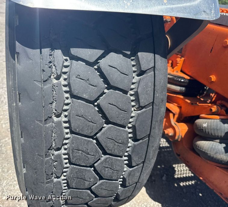 image for item DS3828 2021 Peterbilt 389 semi truck