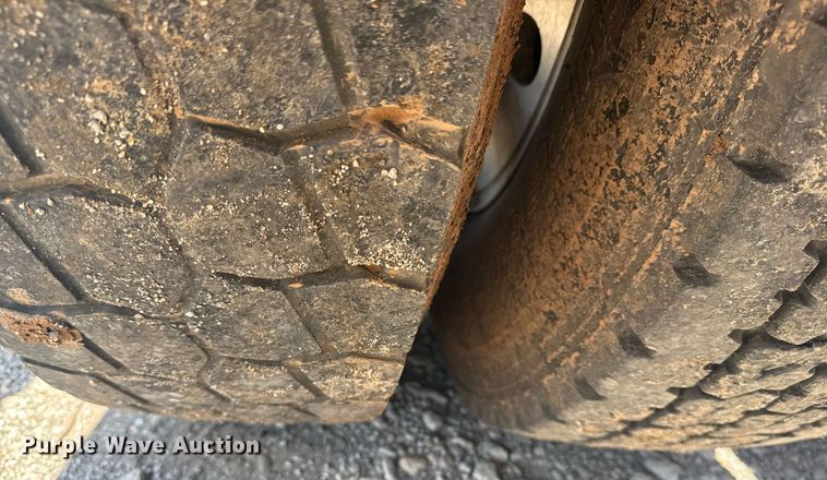 image for item DS3828 2021 Peterbilt 389 semi truck