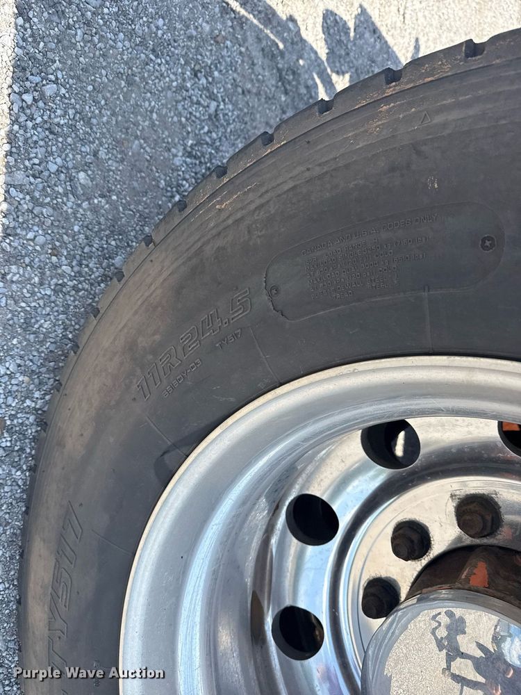 image for item DS3828 2021 Peterbilt 389 semi truck