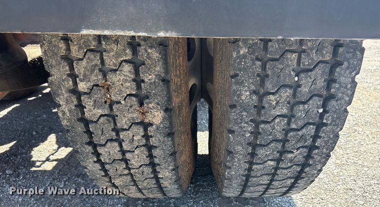 image for item DS3828 2021 Peterbilt 389 semi truck