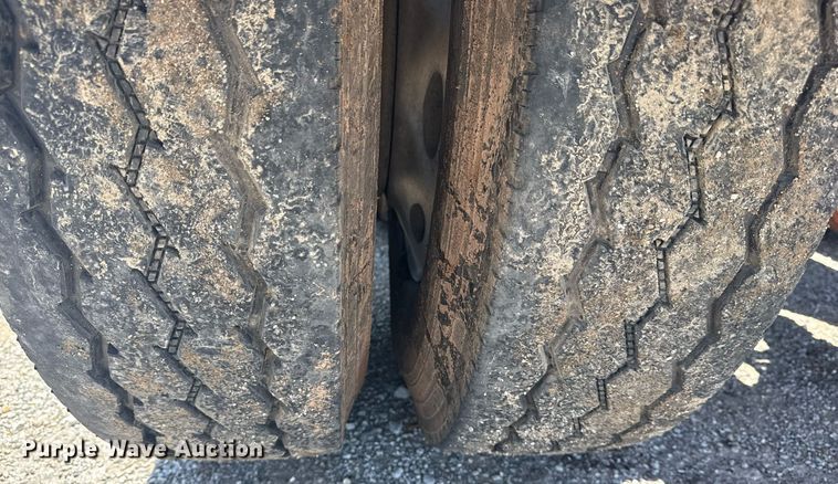 image for item DS3828 2021 Peterbilt 389 semi truck