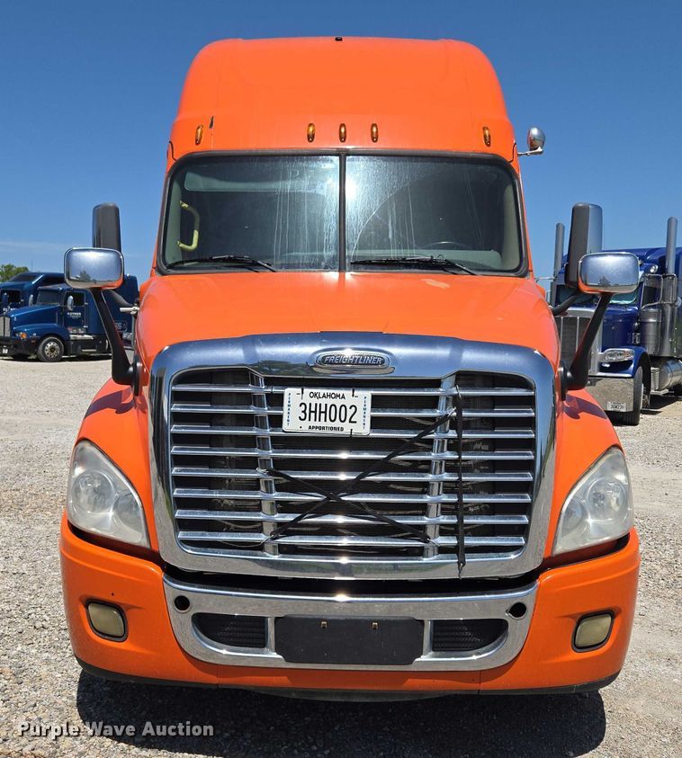 CAMIóN CAMAROTE 2016 FREIGHTLINER