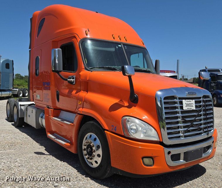 CAMIóN CAMAROTE 2016 FREIGHTLINER