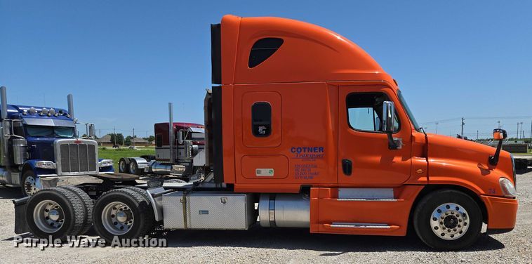 CAMIóN CAMAROTE 2016 FREIGHTLINER