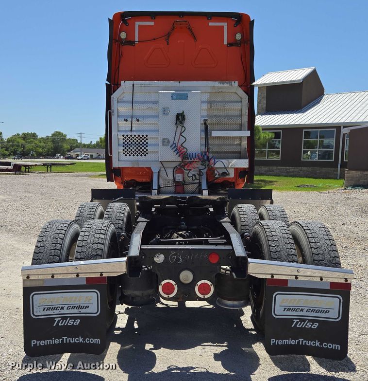 image for item DS3830 2016 Freightliner Cascadia 125 semi truck