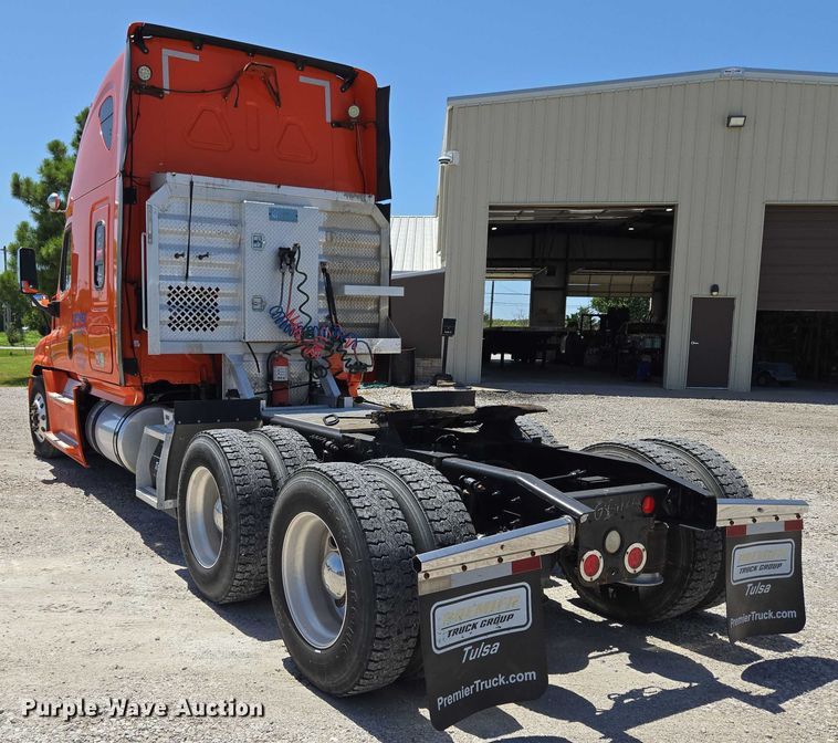 image for item DS3830 2016 Freightliner Cascadia 125 semi truck