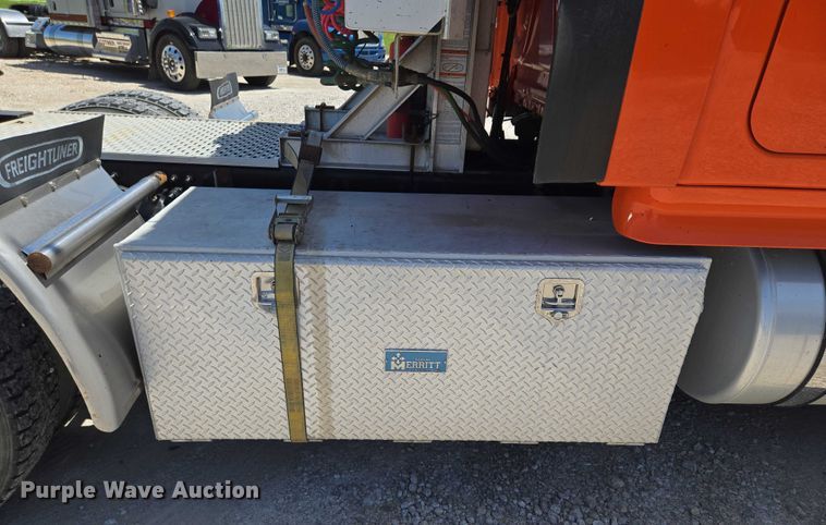 image for item DS3830 2016 Freightliner Cascadia 125 semi truck