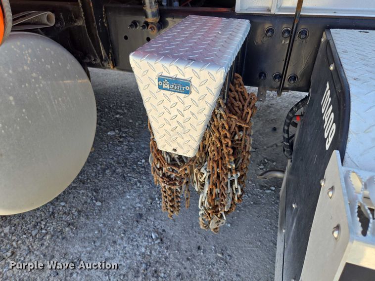 image for item DS3830 2016 Freightliner Cascadia 125 semi truck