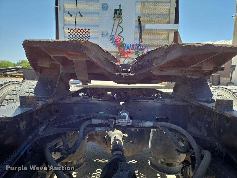 image for item DS3830 2016 Freightliner Cascadia 125 semi truck