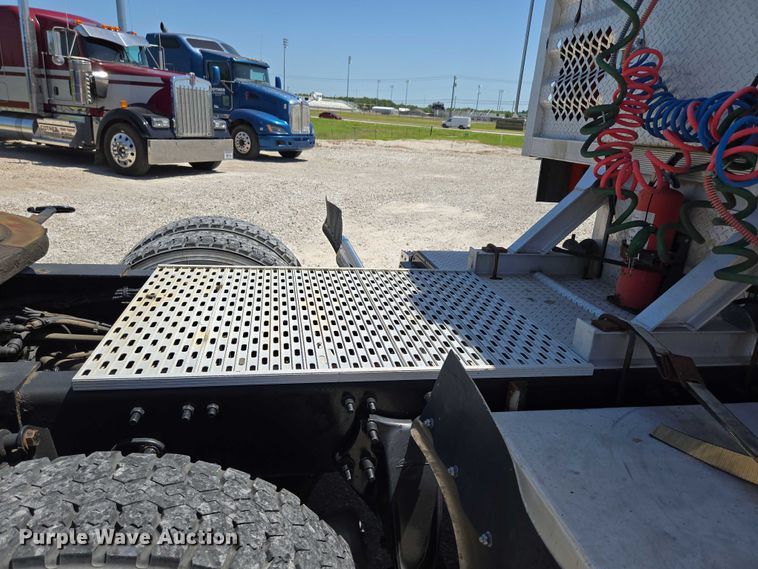 image for item DS3830 2016 Freightliner Cascadia 125 semi truck