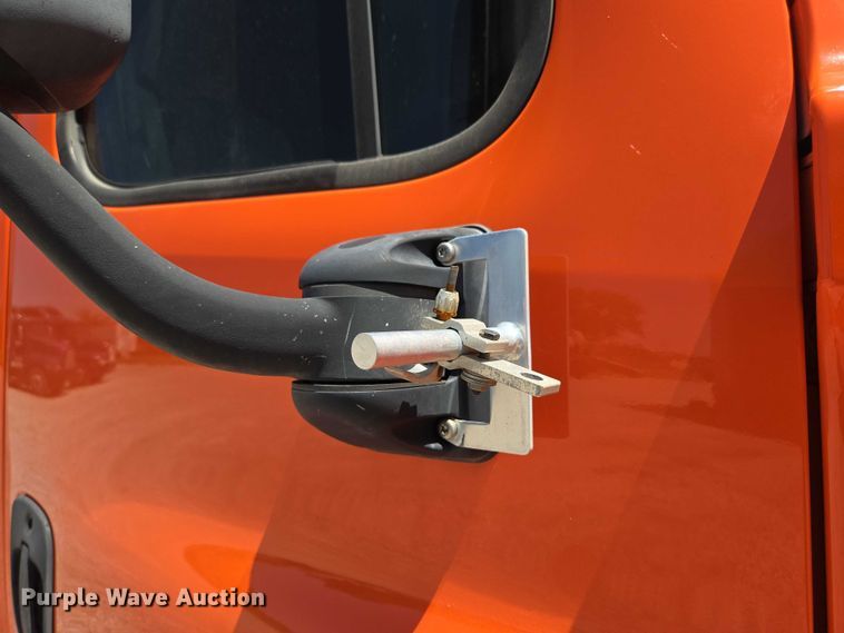 image for item DS3830 2016 Freightliner Cascadia 125 semi truck