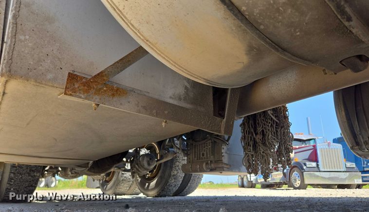 image for item DS3830 2016 Freightliner Cascadia 125 semi truck