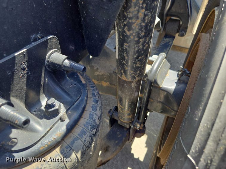 image for item DS3830 2016 Freightliner Cascadia 125 semi truck