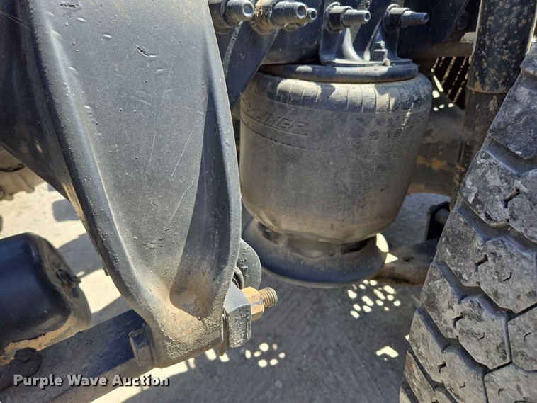 image for item DS3830 2016 Freightliner Cascadia 125 semi truck