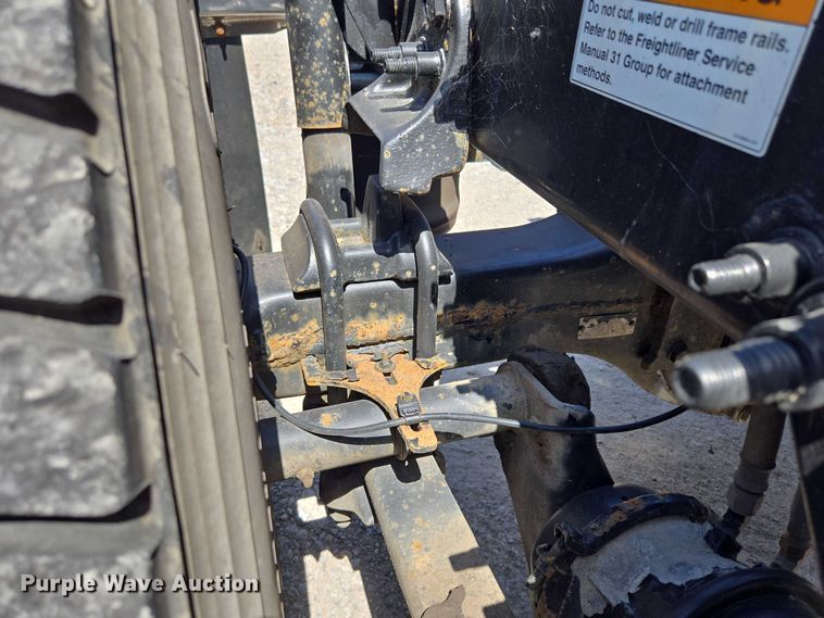 image for item DS3830 2016 Freightliner Cascadia 125 semi truck