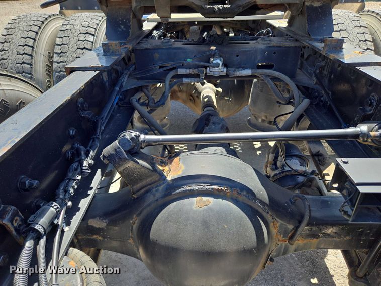 image for item DS3830 2016 Freightliner Cascadia 125 semi truck