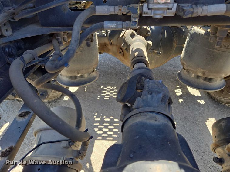 image for item DS3830 2016 Freightliner Cascadia 125 semi truck