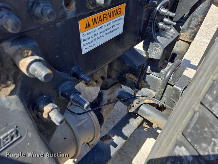 image for item DS3830 2016 Freightliner Cascadia 125 semi truck