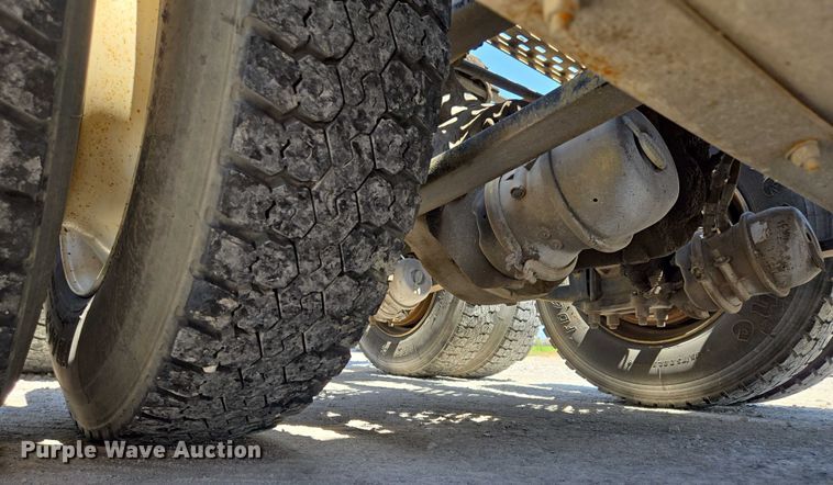 image for item DS3830 2016 Freightliner Cascadia 125 semi truck