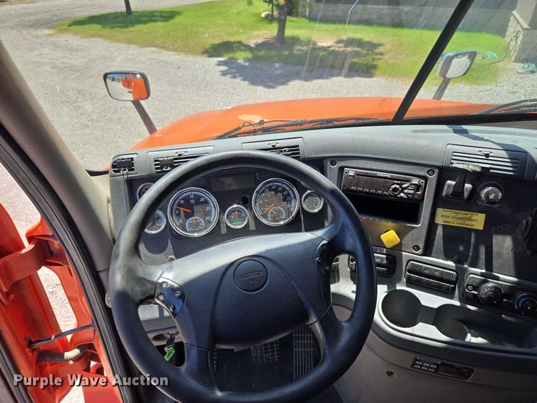 image for item DS3830 2016 Freightliner Cascadia 125 semi truck