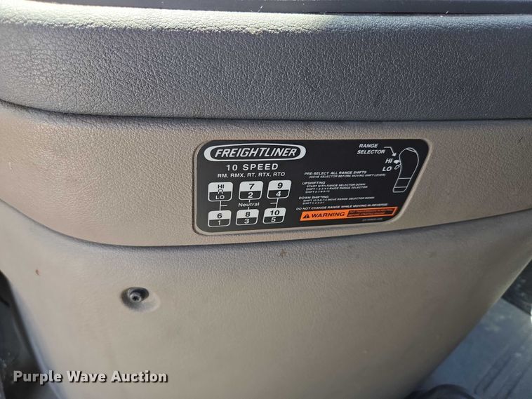 image for item DS3830 2016 Freightliner Cascadia 125 semi truck