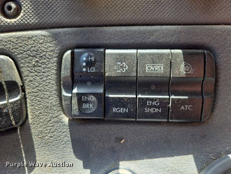 image for item DS3830 2016 Freightliner Cascadia 125 semi truck