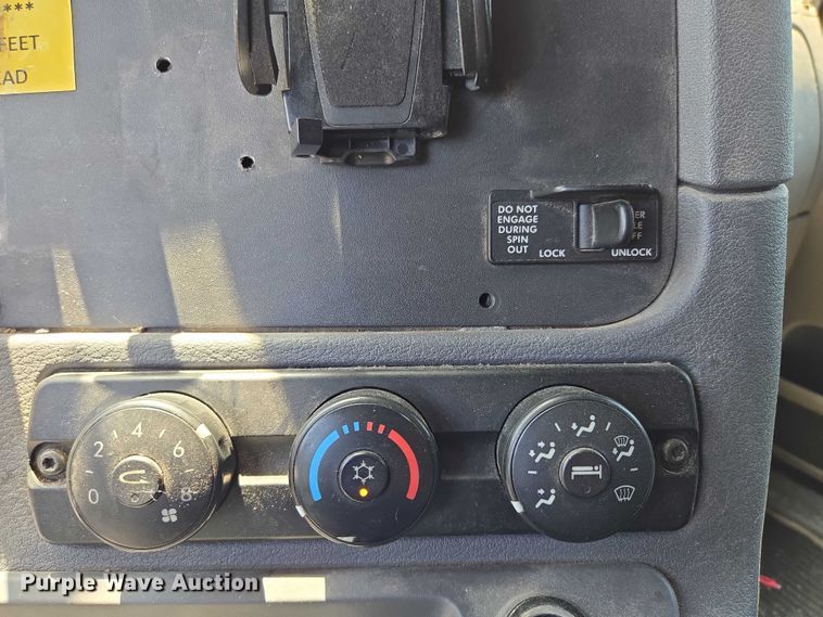 image for item DS3830 2016 Freightliner Cascadia 125 semi truck