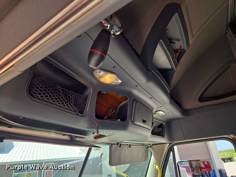 image for item DS3830 2016 Freightliner Cascadia 125 semi truck