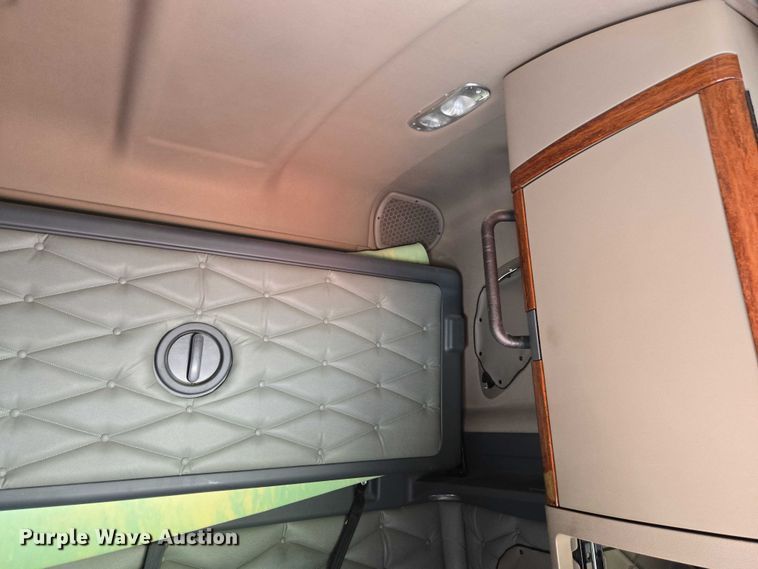 image for item DS3830 2016 Freightliner Cascadia 125 semi truck