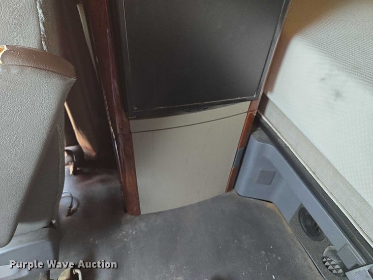 image for item DS3830 2016 Freightliner Cascadia 125 semi truck