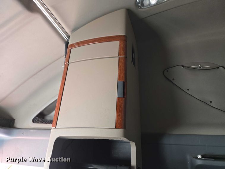 image for item DS3830 2016 Freightliner Cascadia 125 semi truck