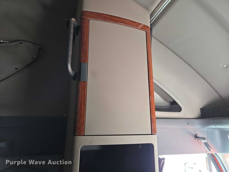 image for item DS3830 2016 Freightliner Cascadia 125 semi truck