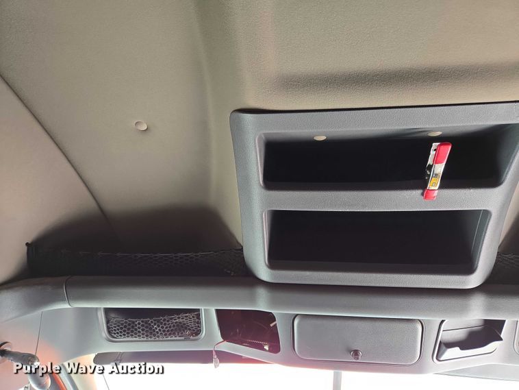 image for item DS3830 2016 Freightliner Cascadia 125 semi truck