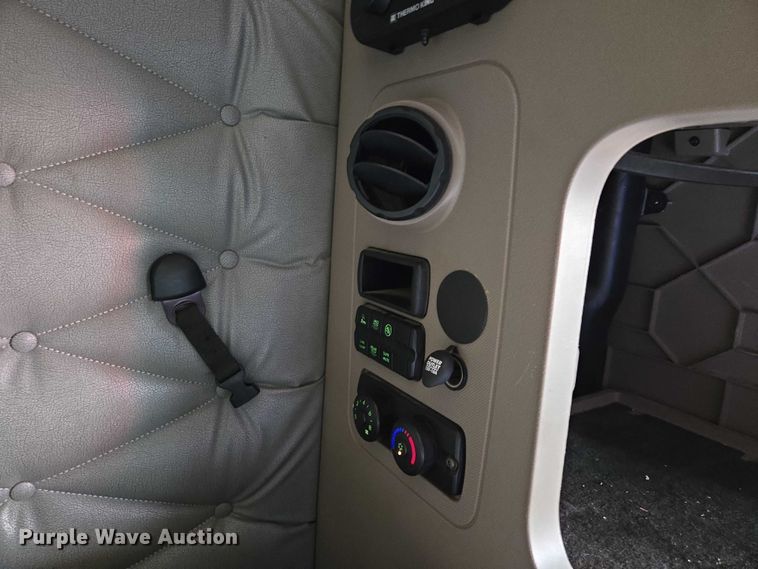 image for item DS3830 2016 Freightliner Cascadia 125 semi truck