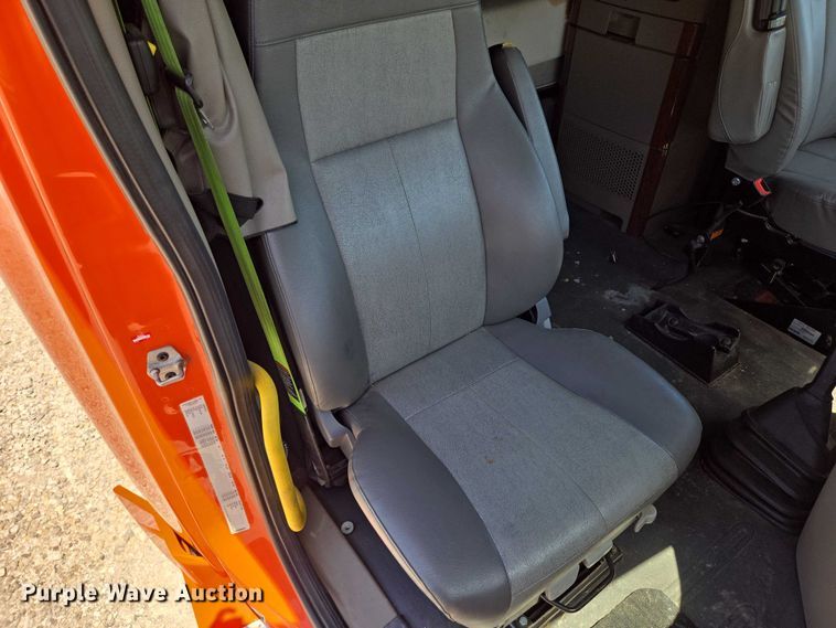 image for item DS3830 2016 Freightliner Cascadia 125 semi truck