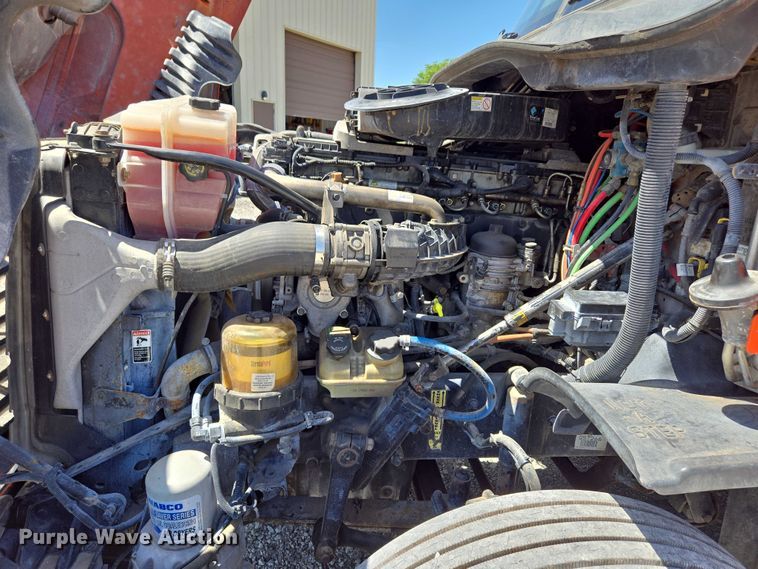 image for item DS3830 2016 Freightliner Cascadia 125 semi truck