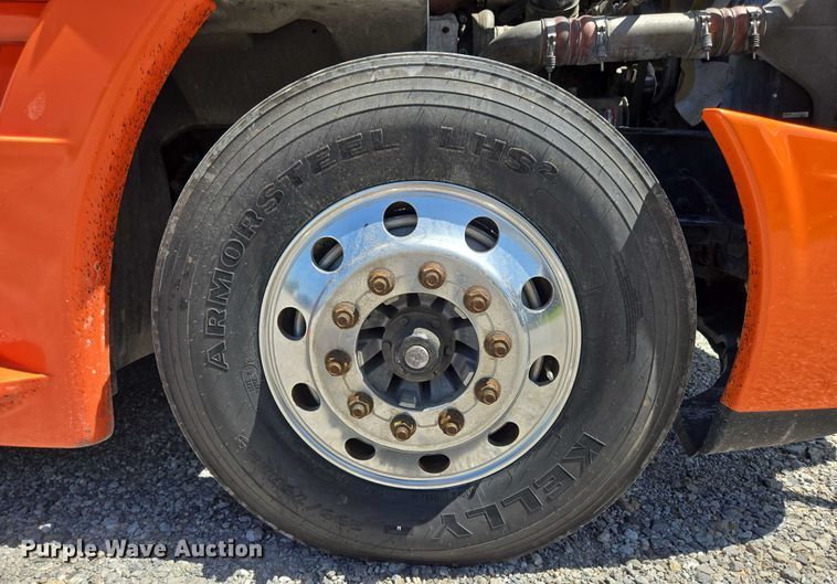 image for item DS3830 2016 Freightliner Cascadia 125 semi truck